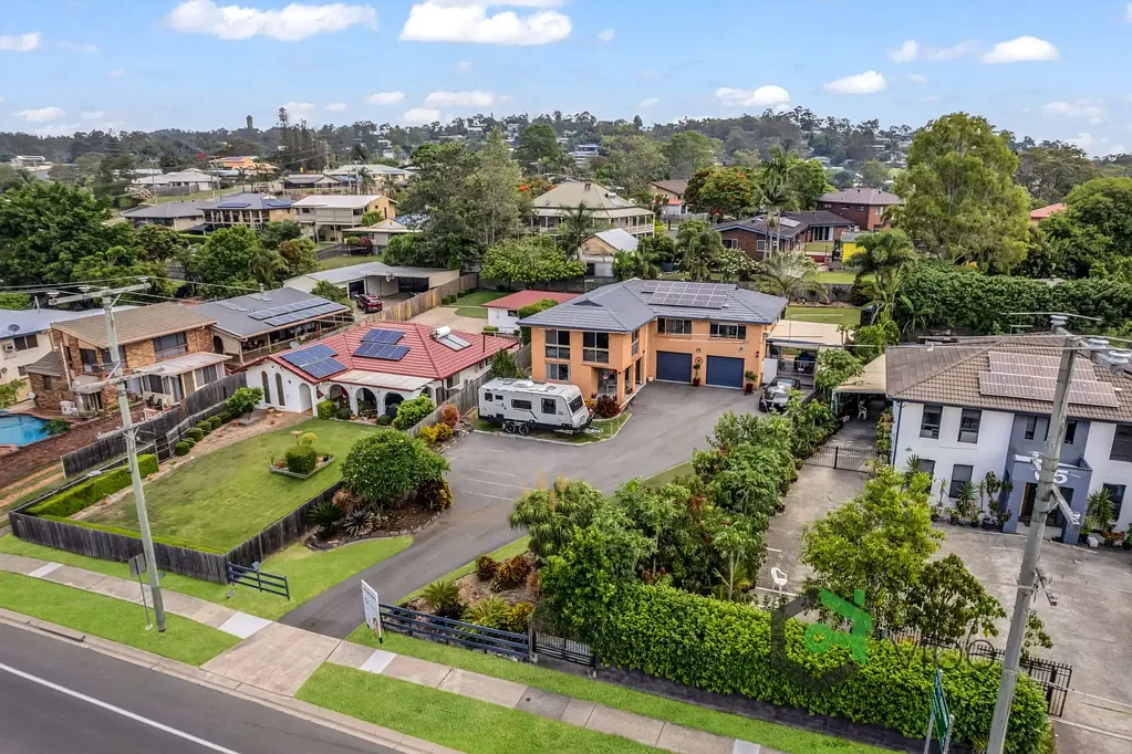 Beenleigh 3 Slaapkamer LARGE HIGH-SET FAMILY HOME ON HUGE 1,171SQM BLOCK