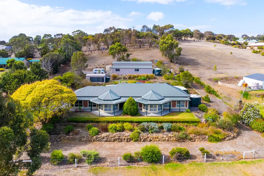 16 Lipizzaner Drive, Hindmarsh Valley, SA 5211