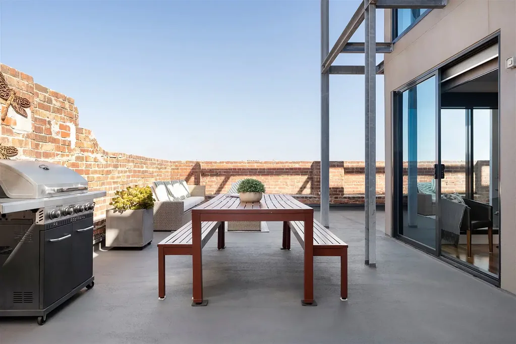 3 month lease, $3010 p/w inclusive of utilities and fully furnished