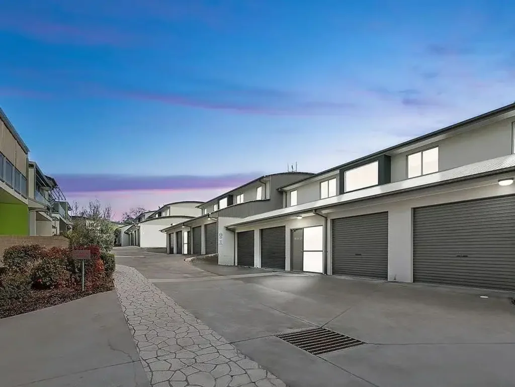 Crestwood 1Habitaciones Single level townhouse alternative!