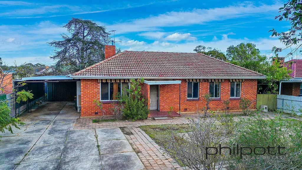 Elizabeth Downs 3Moenga Renovate or Redevelop – The Choice is Yours!
