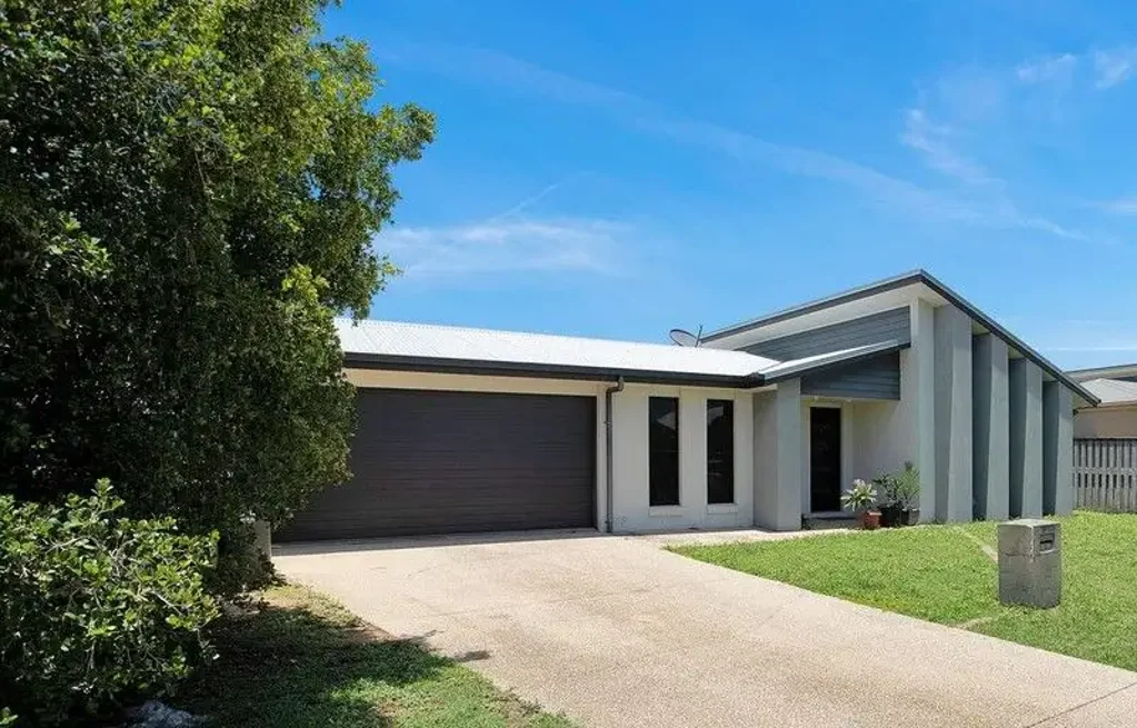 Blacks Beach 4房  Coastal Living in Sought-After Blacks Beach
