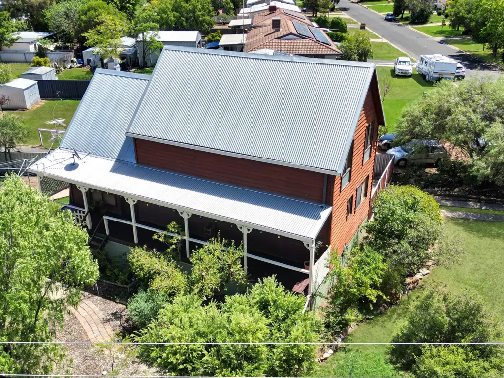 Narrabri 3ਬੈੱਡਰੂਮ Charming Two-Story Home with Rustic Appeal and Modern Comforts