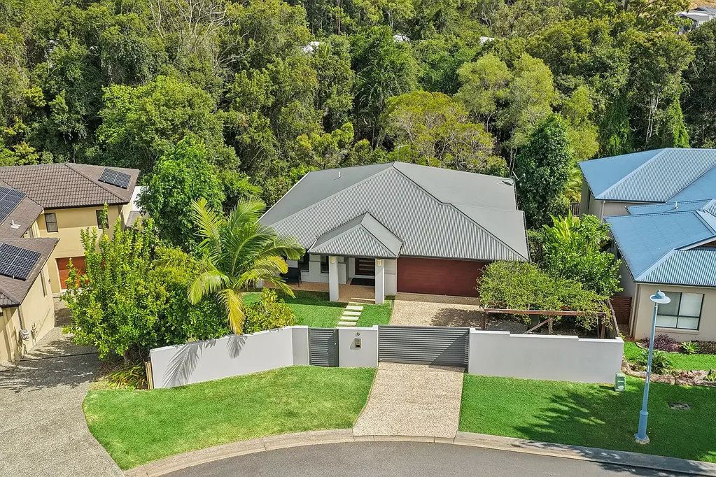 Mudgeeraba 4房  Dual Living Gem - A Family Home Backing Onto Nature