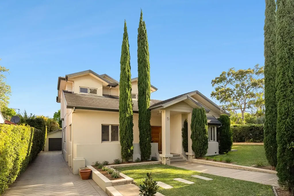 Strathfield 5બેડરૂમ Refined family home within Strathfield's dress circle locale on a 946sqm land parcel