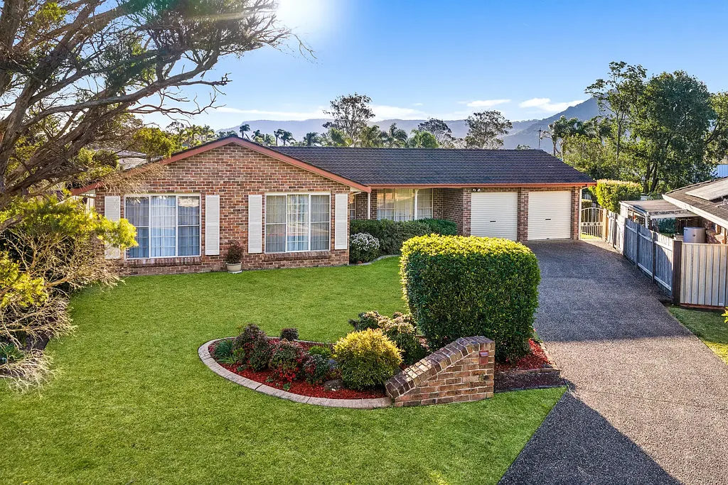Bomaderry 4બેડરૂમ SIMPLY EXCEPTIONAL