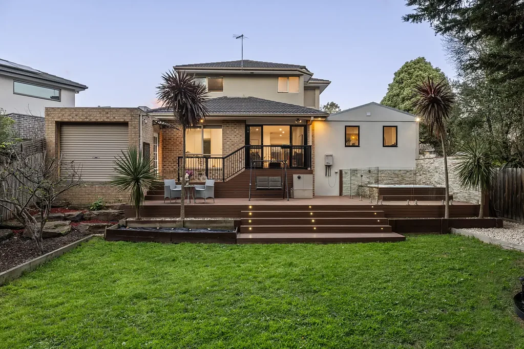Mount Waverley 4房 名校学区内的现代家庭生活 Contemporary Family Living in Prized School Zones