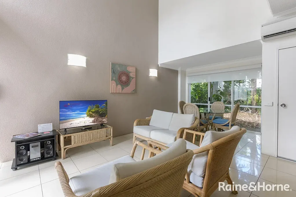 Port Douglas 2chambre Pack Your Bags or Your Portfolio - This Villa Works for Both!