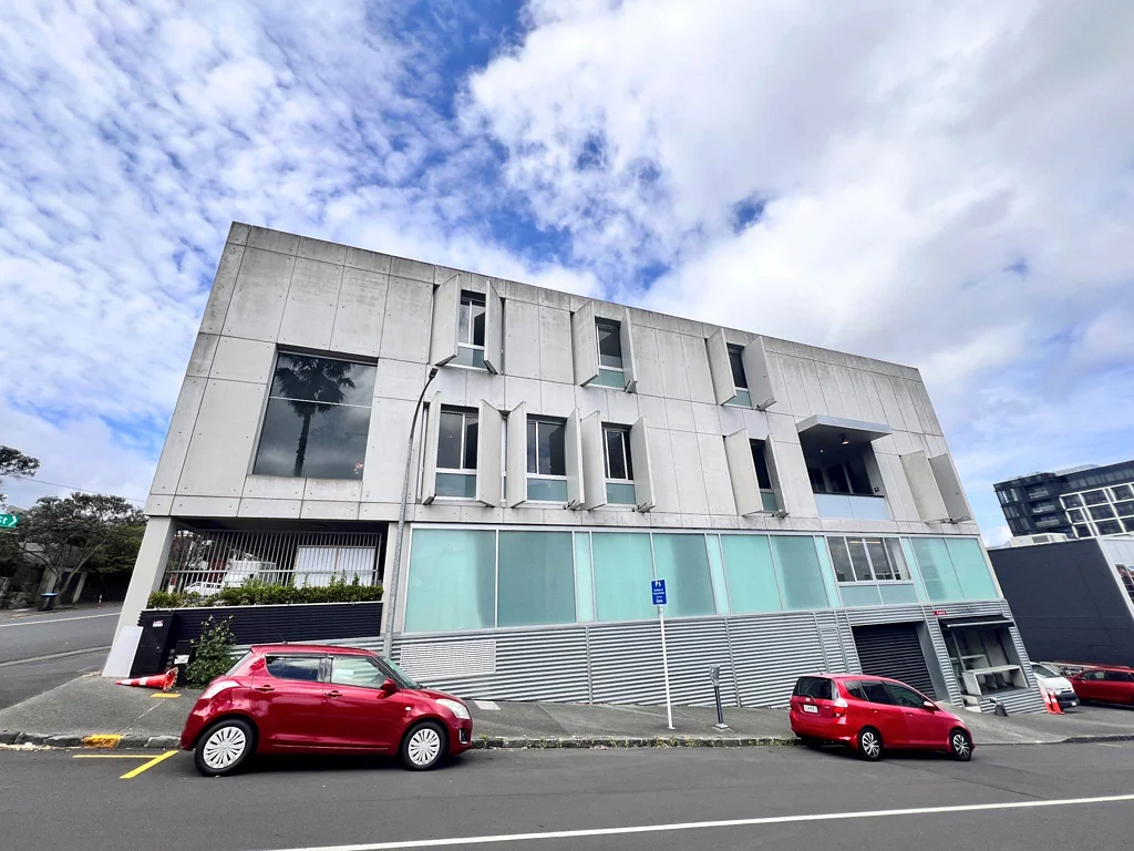 Eden Terrace SHOWROOM/OFFICE STANDOUT