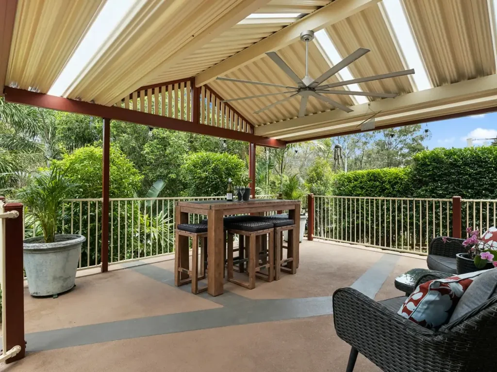 Kallangur 3 Slaapkamer Stunning Family Home with Dual Outdoor Entertaining Areas Opposite Nature Reserv