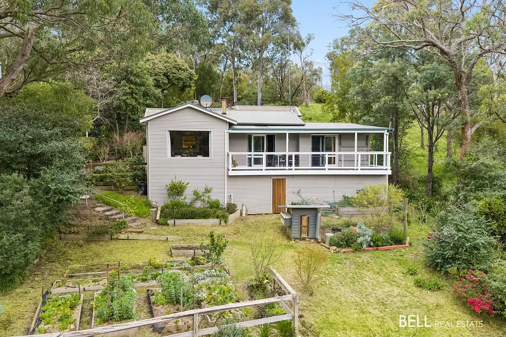 Yarra Junction 4Zimmer Rural Charm, Mountain Views & Garden Abundance ** PLEASE ENTER AT THE REAR OF THE PROPERTY - VIA OUTLOOK AVENUE **