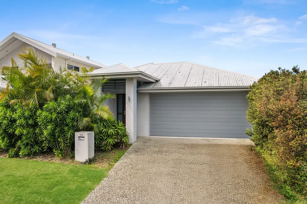 North Lakes 3 Bedroom Neat, Easy Living & Low Maintenance