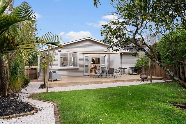 7A Lanark Place, Glen Innes, Auckland City