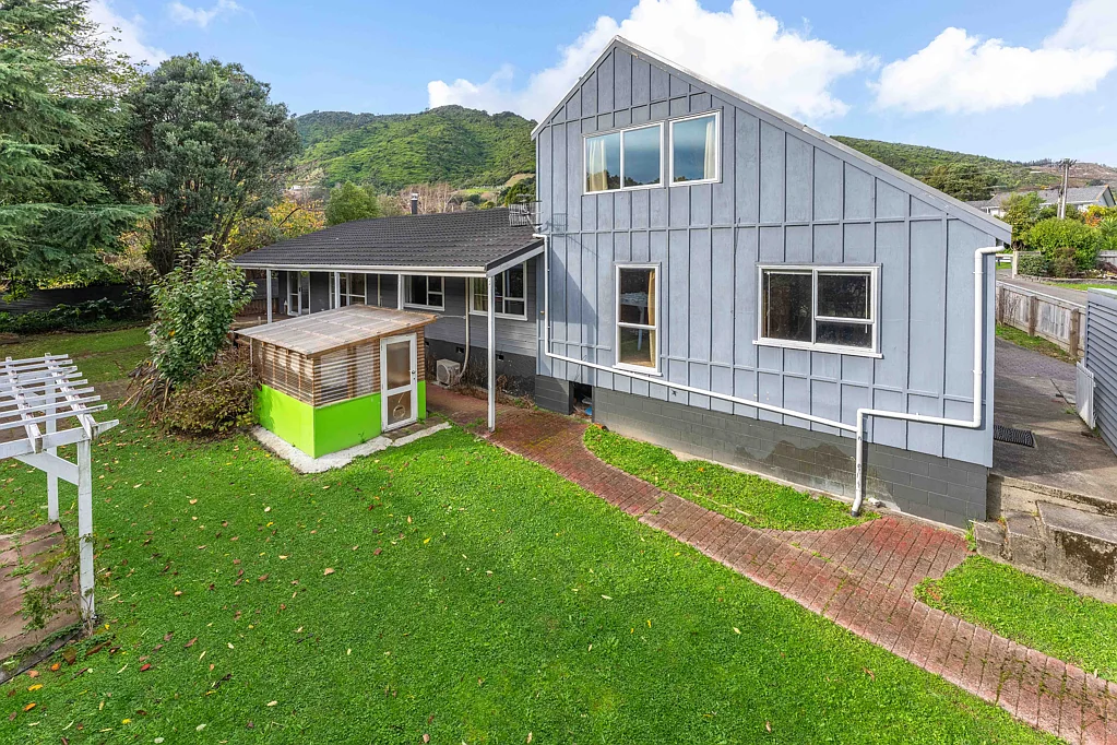 Waikanae 4 Bedroom Fantastic Fix Up