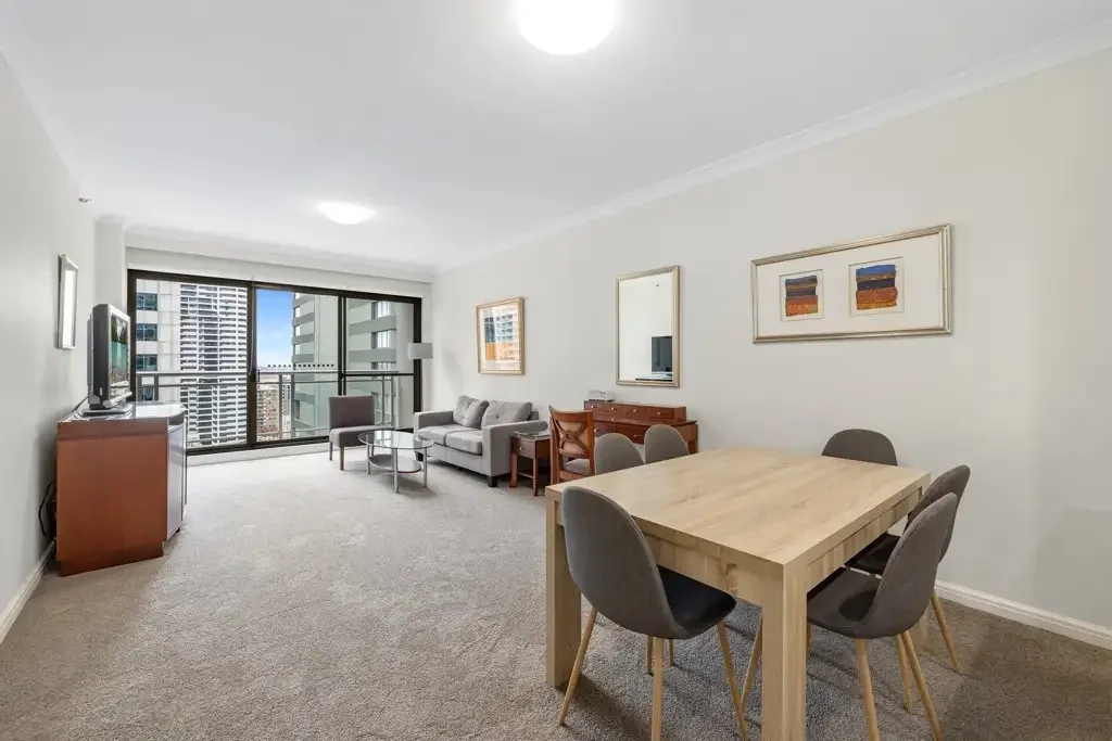 Sydney 2غرفة نوم Quality apartment in Hyde Park precinct with secure parking space and 11sqm storeroom