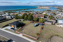 7 Marilyn Drive, Bridport