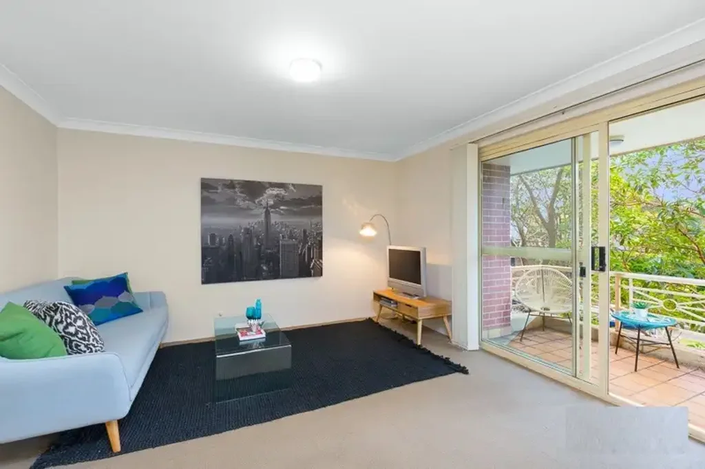 Spacious North-Facing Apartment in Prime Location