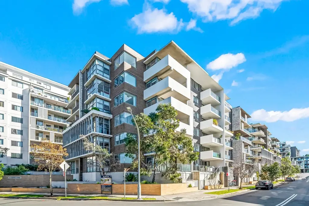 SPACIOUS TWO BEDROOM + STUDY NORTH FACING APARTMENT FOR LEASE