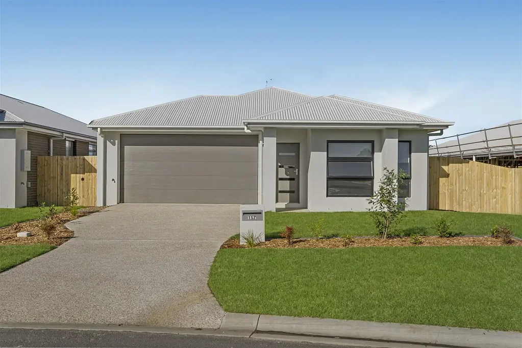 Modern & Brand new Family home in a Peaceful Chambers Flat Community