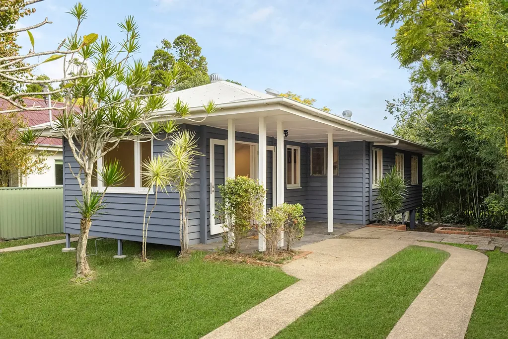 Indooroopilly 2ห้องนอน Charming Indooroopilly Cottage – Just a Short Walk to Indooroopilly State School
