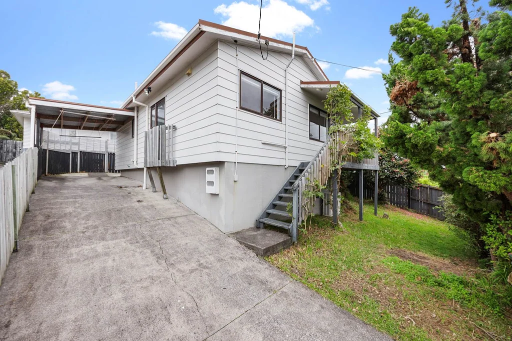 Te Atatu South 3 Bedroom Exciting Opportunity in Te Atatu South!