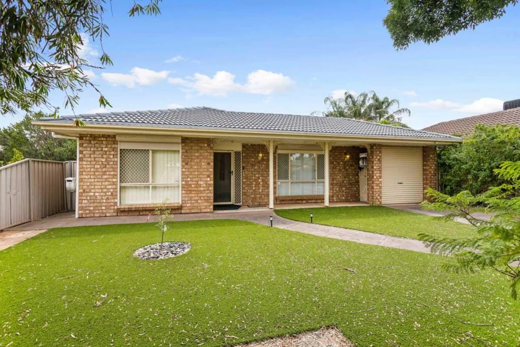 35 Magnolia Crescent, Craigmore, SA 5114