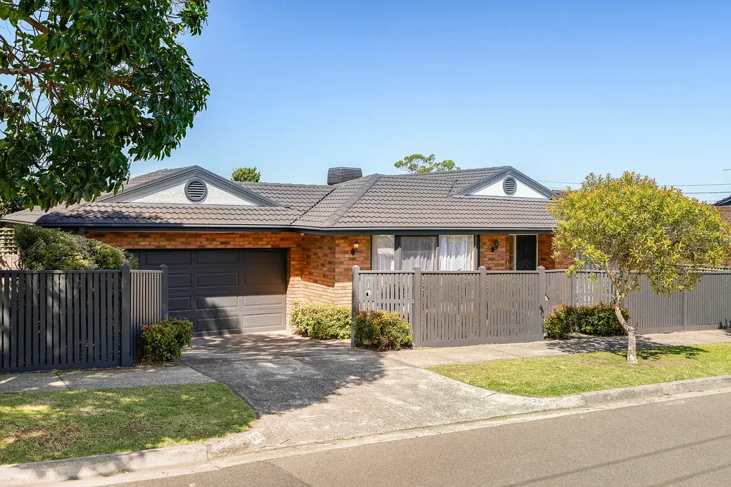 Mount Waverley 3Kwarto Spacious, Single Level & Sunny in MWSC Zone