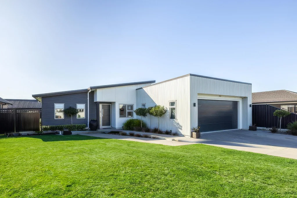 Frimley 4房  Striking Design | Motivated Vendors