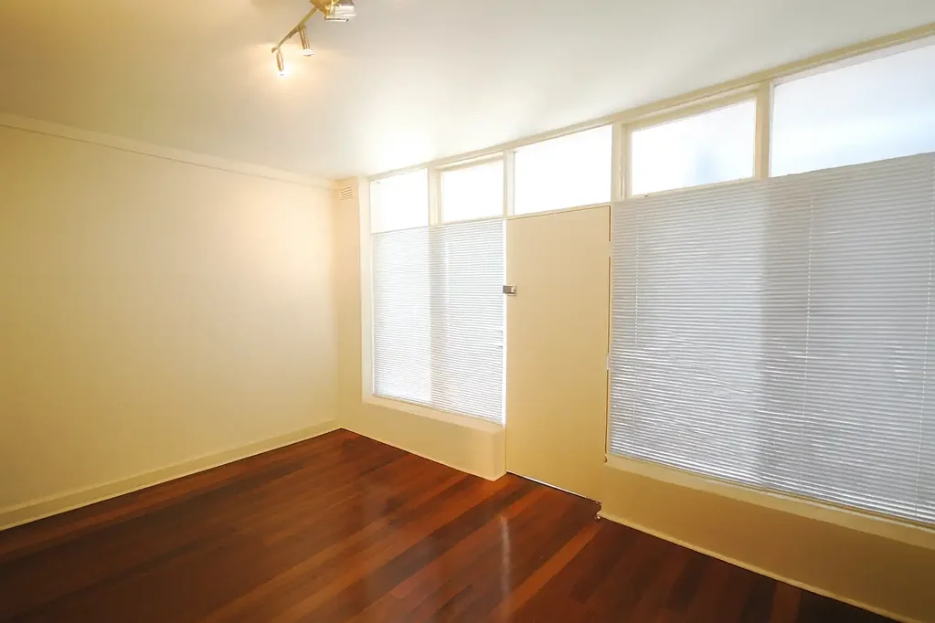 Beachside Living in St Kilda West