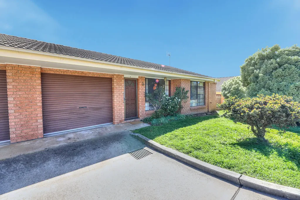 Charming 2-Bedroom Unit in the CBD