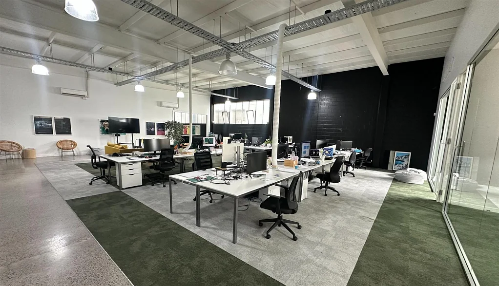 Kingsland Savills - Strategic New North Road Office