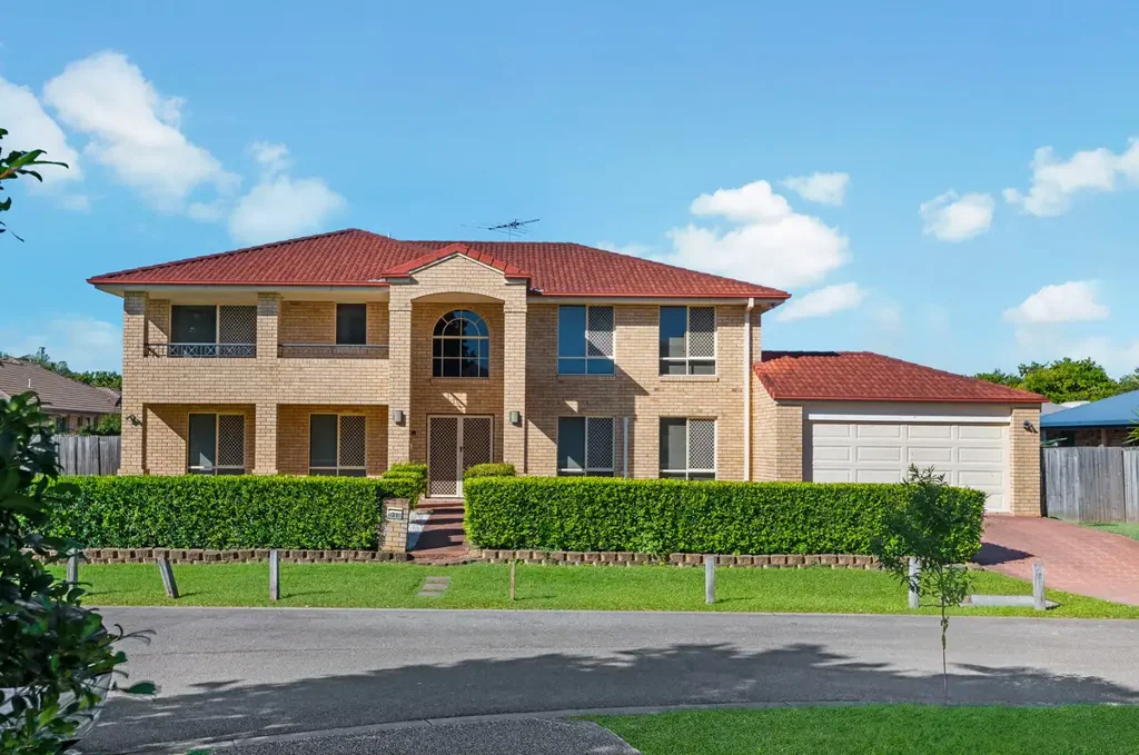 Extremely Spacious Five-Bedroom Family Home in Quiet Carseldine Pocket!
