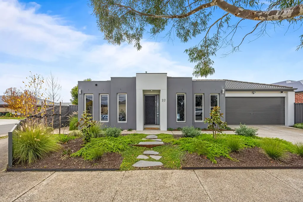 Modern 3-Bedroom Home with Double Garage