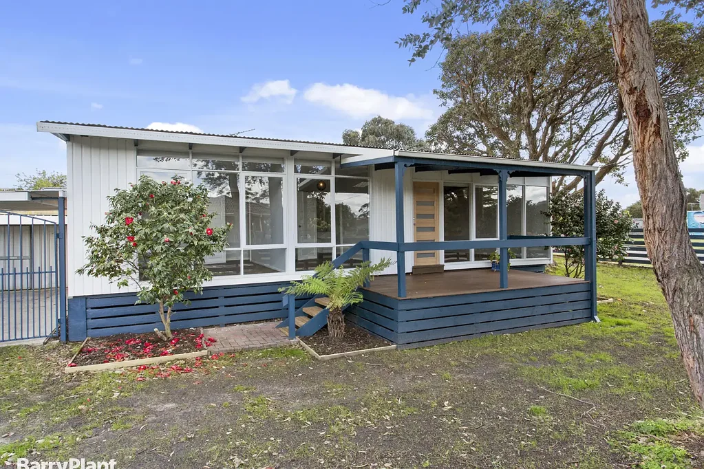 Capel Sound 3બેડરૂમ The Quintessential Beach House         3 Bed, 1 Bath, 3 Car