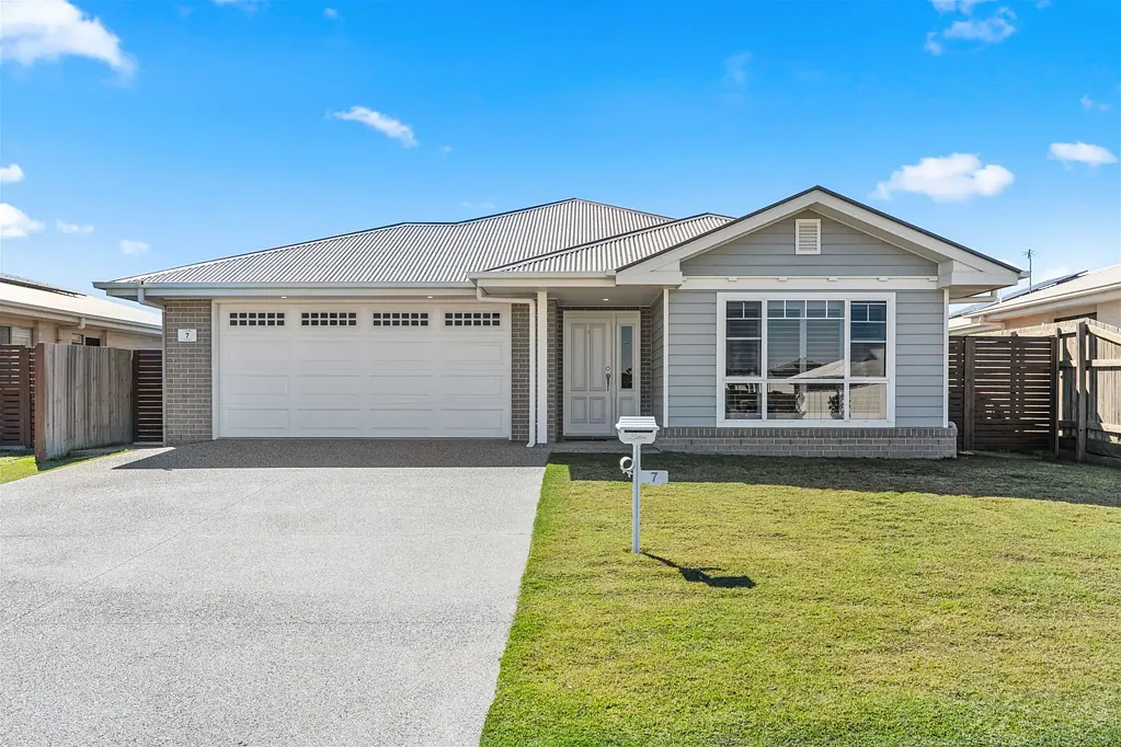Kawungan 3 Bedroom Stunning Hampton-Inspired Three Bedroom Home