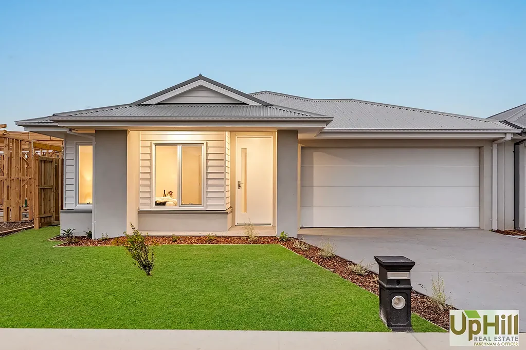 Clyde North 4房  Brand-new designer elegance in Clyde North’s Most Prestigious Estate...!!!