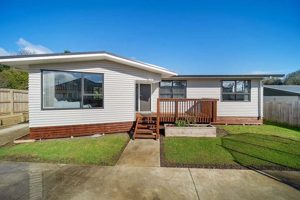 Waiuku 3બેડરૂમ CLASSIC CHARM MEETS MODERN CONVENIENCE