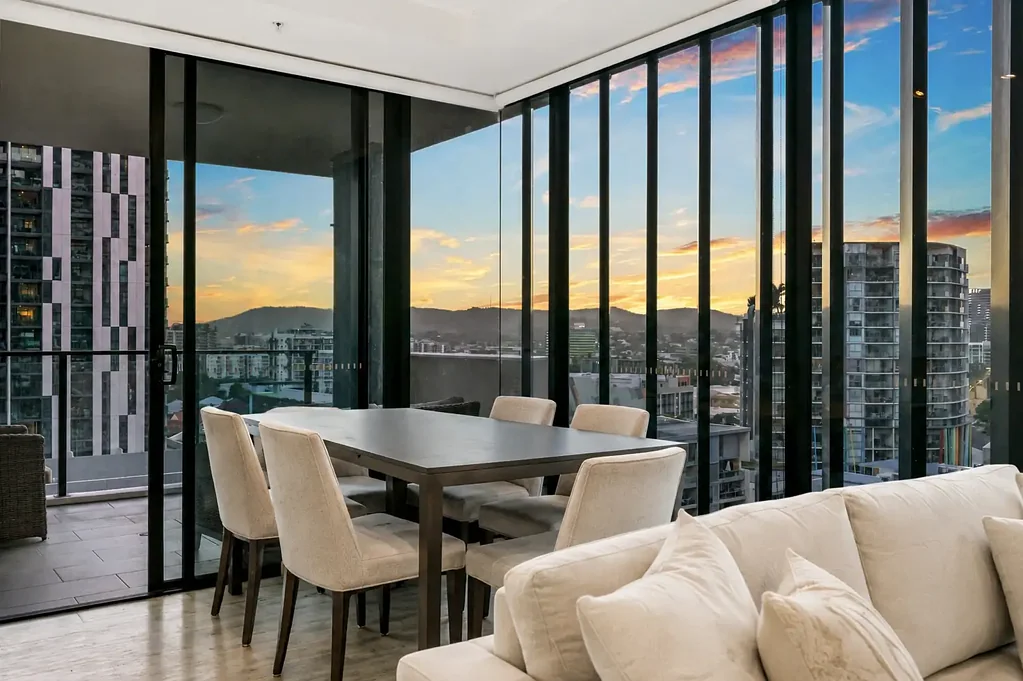 South Brisbane 2Moenga Elevated Two-Bedroom Living with Sweeping Sunset Views!