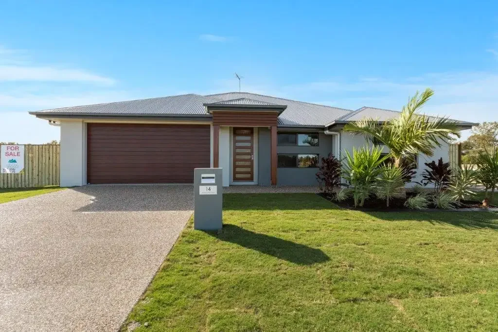 Caboolture 4Moenga STUNNING LARGE 4 BEDROOM HOME!!!
