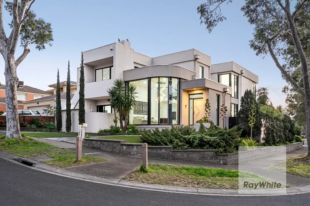 Bundoora 6房 Botanica 的双重住宅 | 每周租金回报 $1,250 Dual Residences in Botanica | $1,250 pw Rental Return
