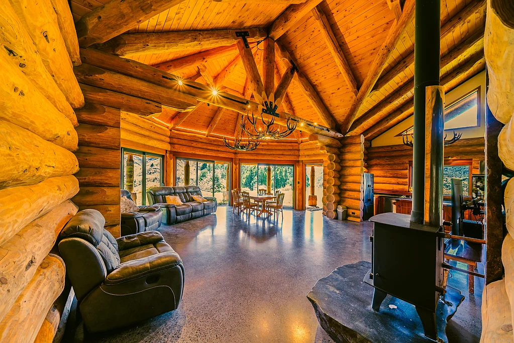 Stratford Surrounds Hunting paradise with luxury log home escape