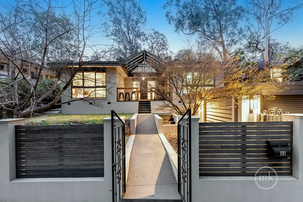 11 Valley Road, Research, VIC 3095