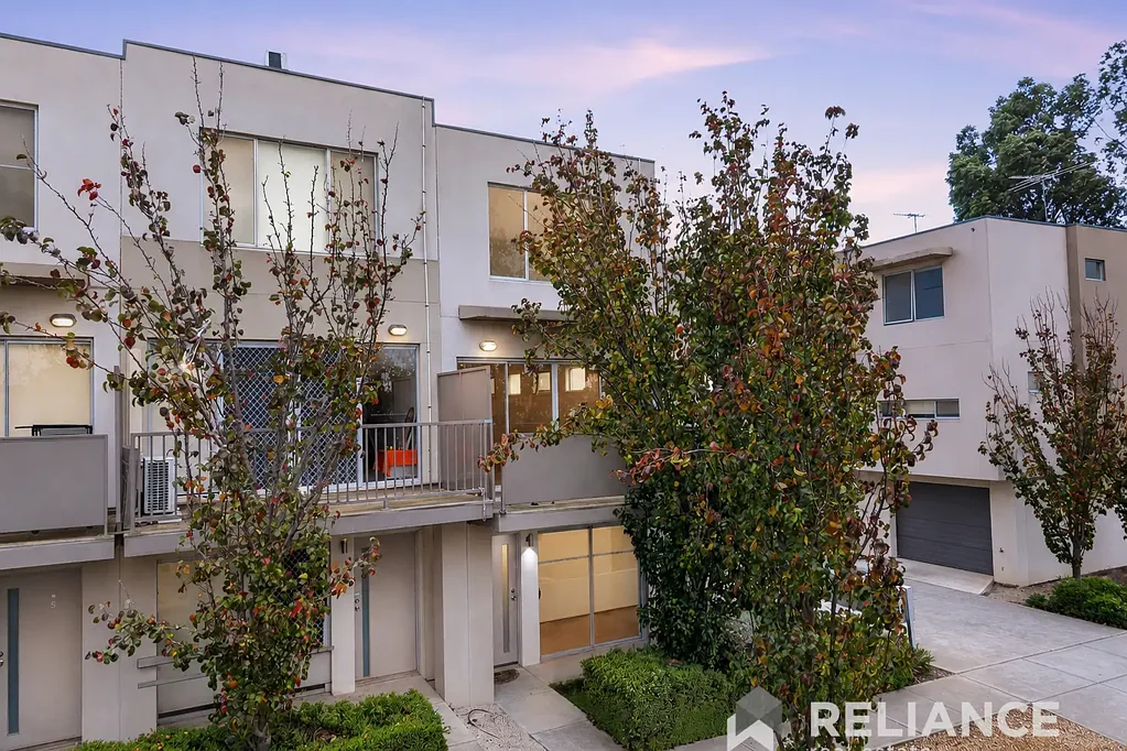 Truganina 2침실 Nest or Invest – Location Matters!
Modern Three-Level Townhouse in a Highly Sought-After Truganina Location