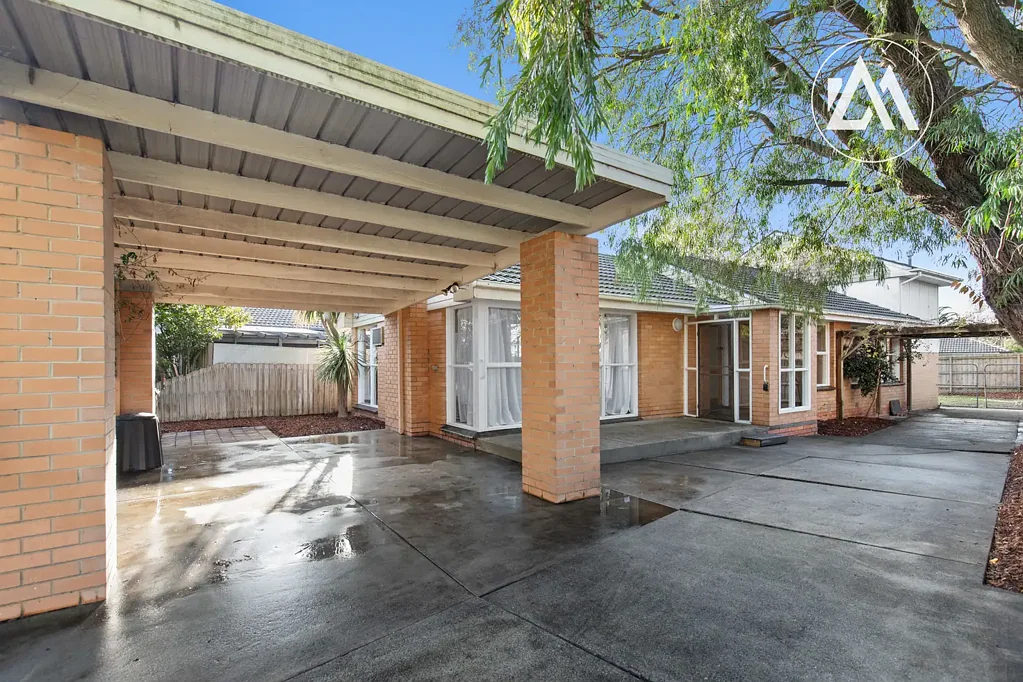 Frankston 4ห้องนอน Family-Friendly Living with Versatile Studio in the FHSZ