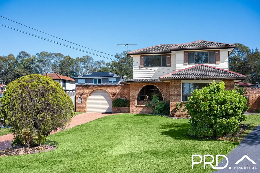 Milperra 4 Slaapkamer SPACE FOR THE WHOLE FAMILY ON A SUPERSIZED 632SQM OF LAND