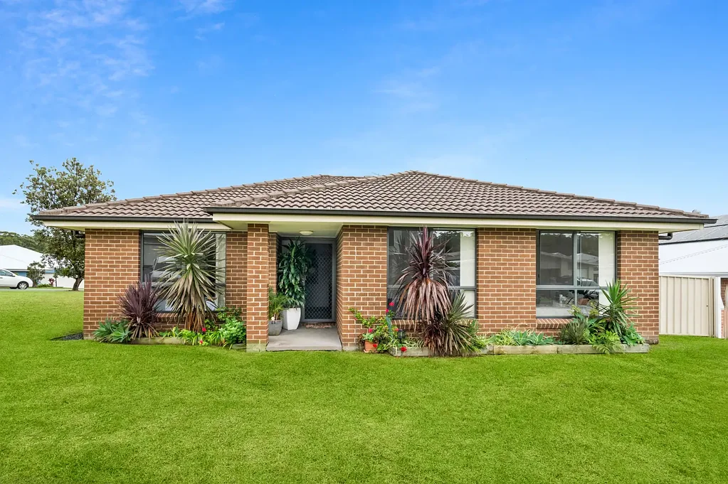 1 Michigan Way, Burrill Lake, NSW 2539