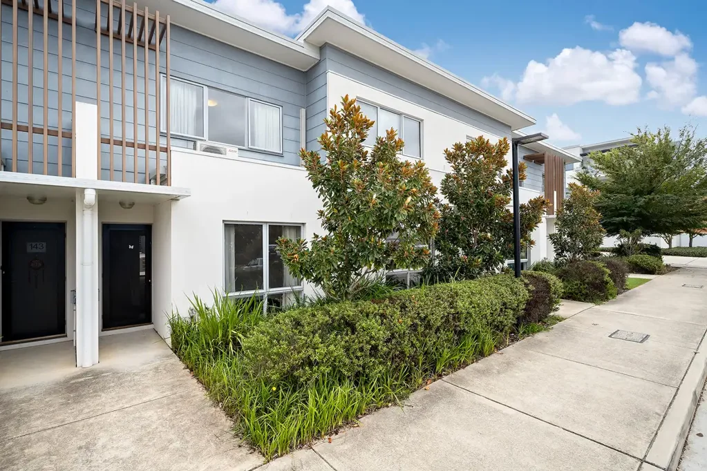 Harrison 3房  Charming Townhouse in Vibrant Harrison