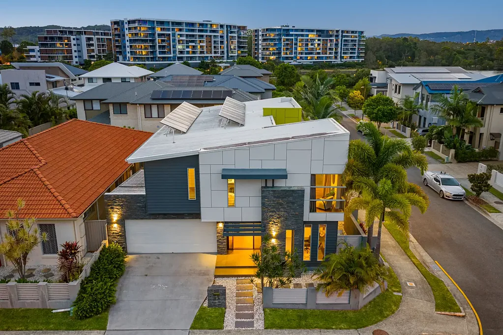 27 South Bay Drive, Varsity Lakes, QLD 4227