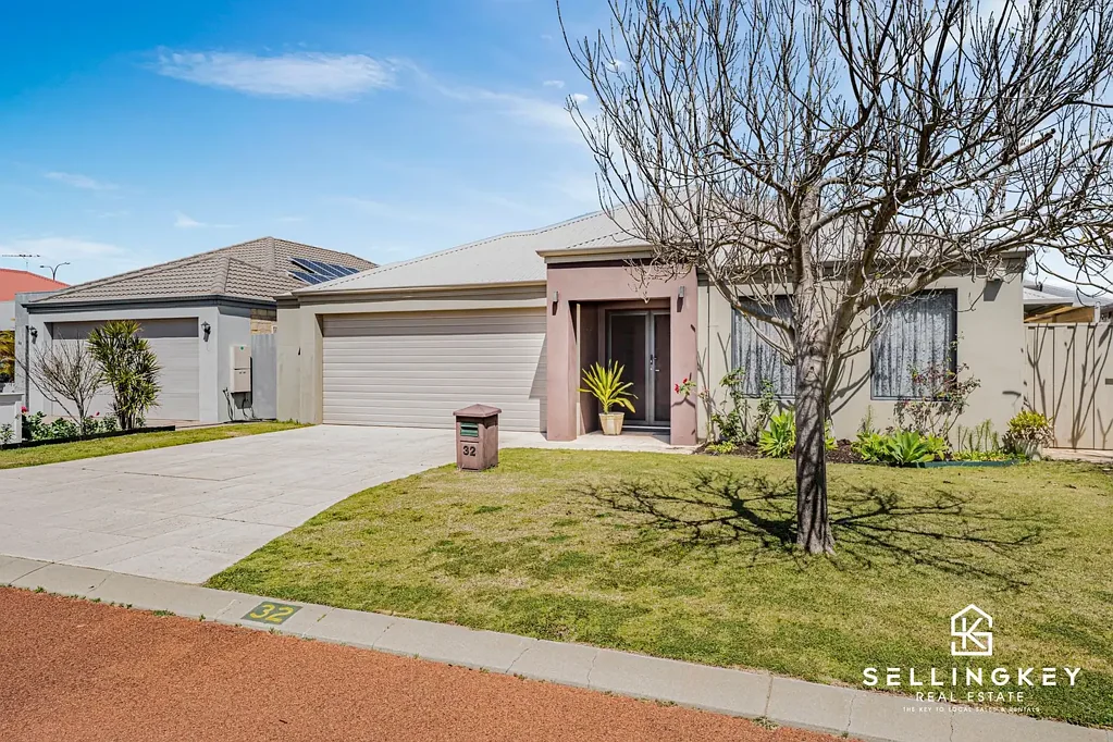 32 Dorchester Turn, Canning Vale, WA 6155