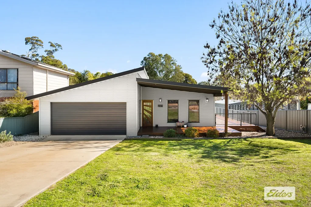 Rutherglen 4 Bedroom Timeless Craftmanship - Perfect position.